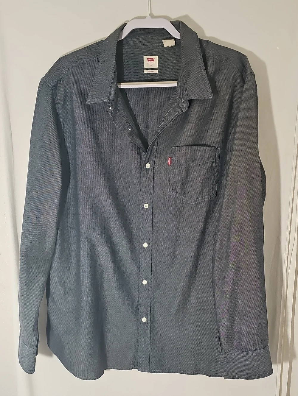 Levi's Men's Charcoal Button-Down Long Sleeve Shirt